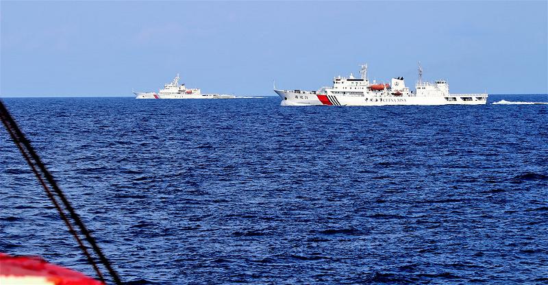 Biên đội tàu hải tuần của Trung Quốc tuần tra quanh bãi Chữ Thập, chặn các tàu không phải của Trung Quốc  Ảnh: Mai Thanh Hải