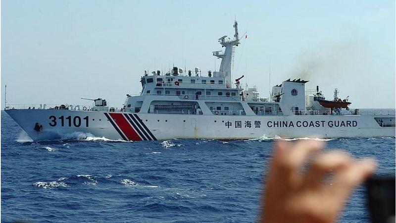 Bản quyền hình ảnh HOANG DINH NAM Image caption Tàu hải cảnh Trung Quốc trong vụ giàn khoan HD-981 hồi năm 2014 