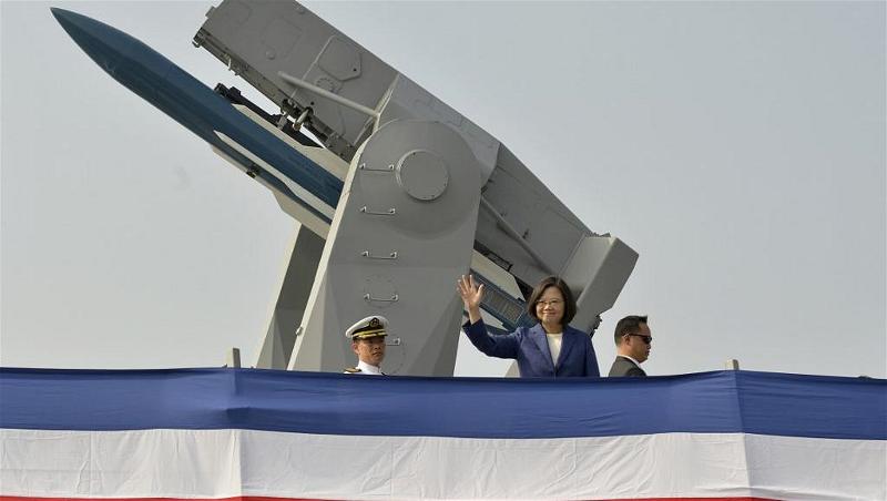 Ảnh minh họa : Tổng thống Đài Loan Thái Anh Văn nhân lễ đón hai chiến hạm mới có tên lửa dẫn đường, lớp Perry-class của Mỹ, cho Hải quân Đài Loan. Ảnh ngày 8/11/ 2018.AFP